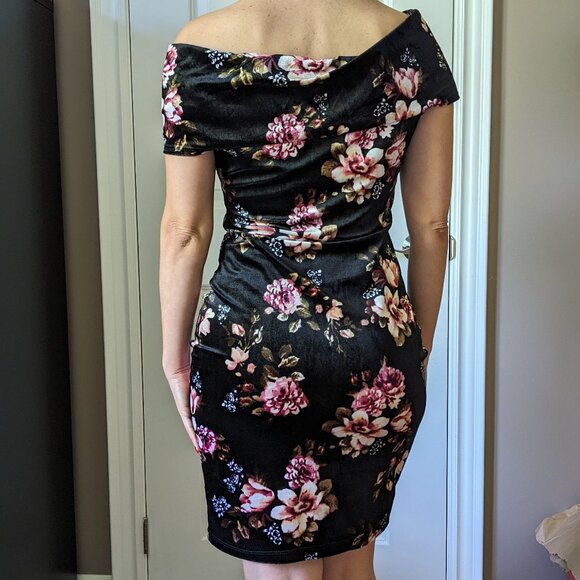 Vintage Seduction Off-the-Shoulder Floral Velvet Dress - Picture 3 of 11